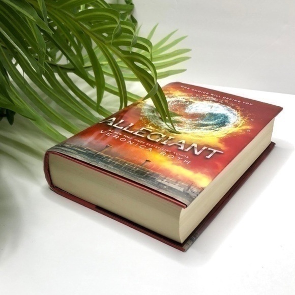 Veronica Roth Allegiant - Picture 2 of 9